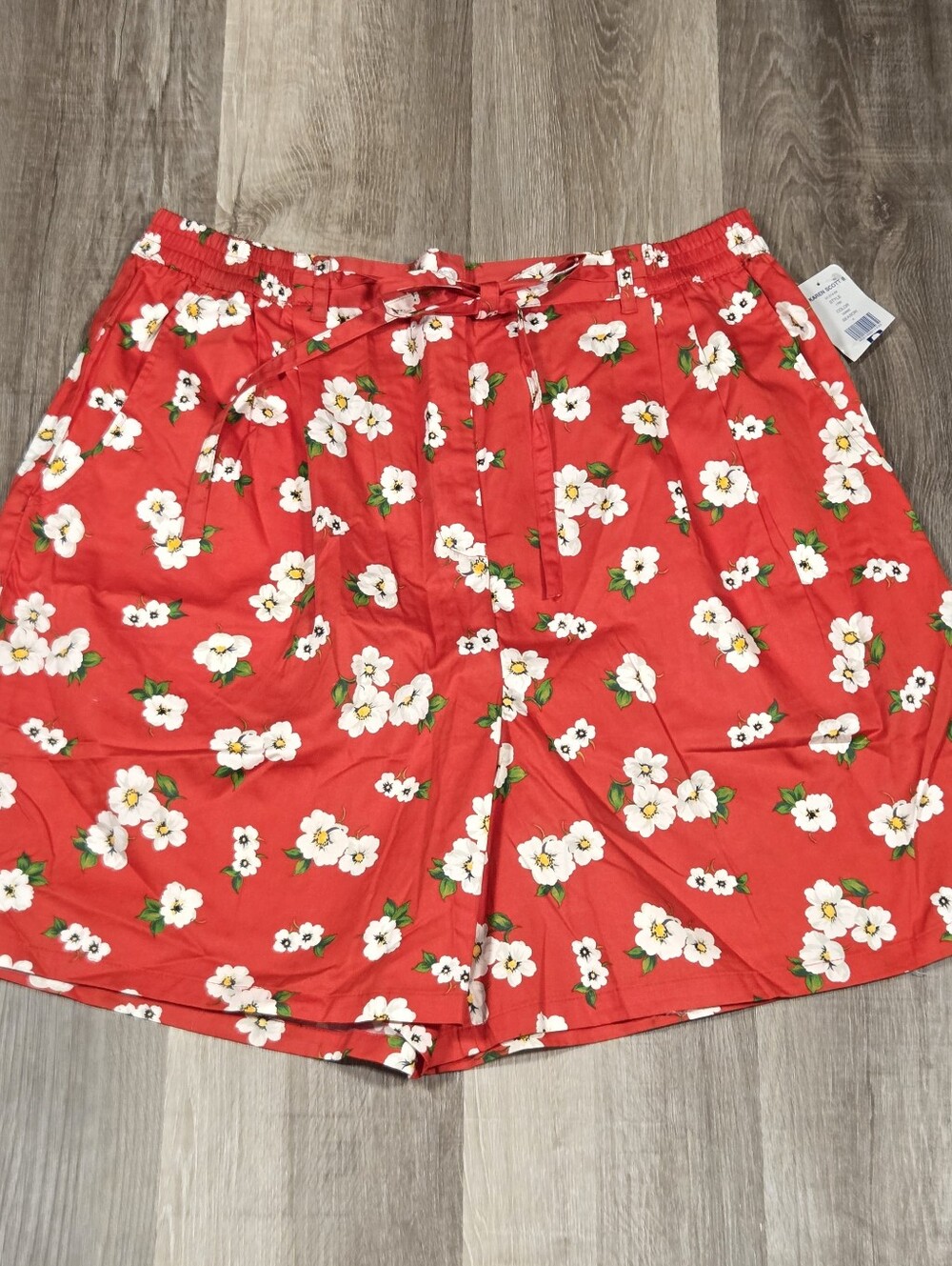 New! Karen Scott red floral shorts 20W